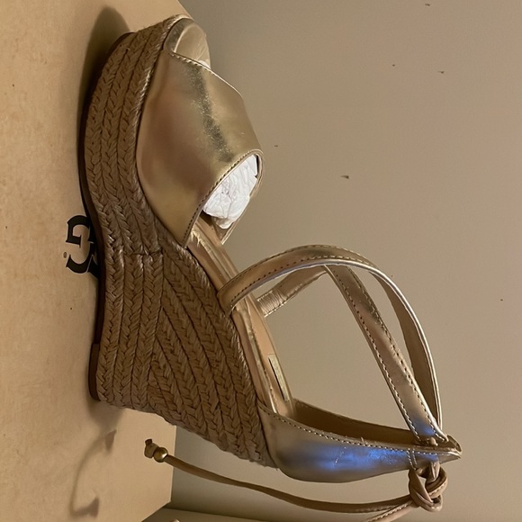 new UGG platforms,spring/summer. Gold metallic,never worn, original box. - Picture 5 of 12